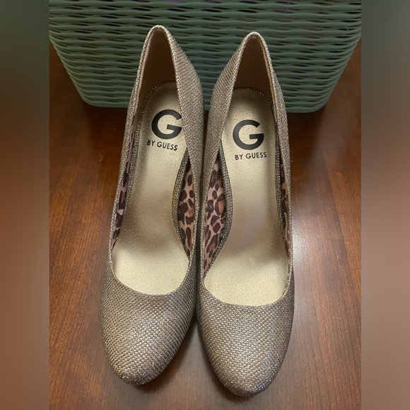 NWOT G by Guess Round Toe Gold Glitter Platform Pump Heel Shoes - Picture 5 of 8